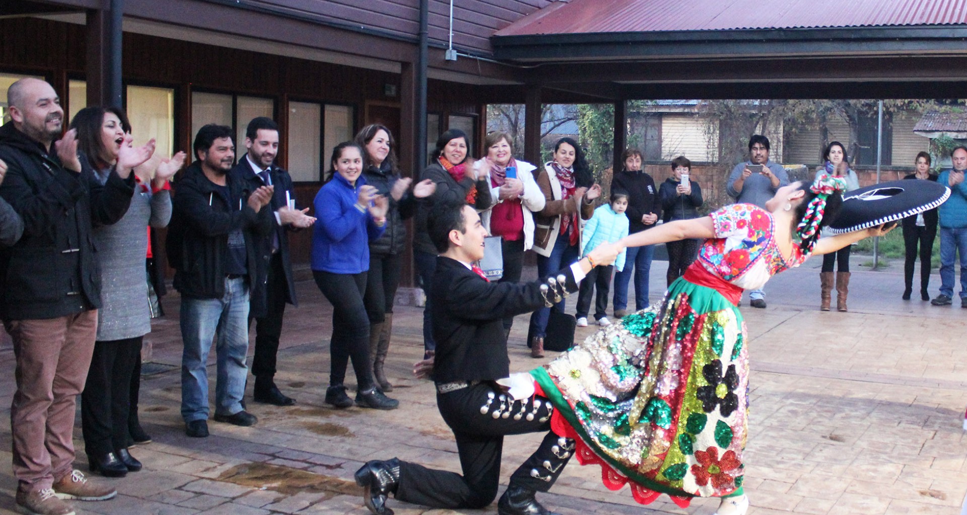 El grupo de PrepaTec Alegría Mexicana en su gira por Chile