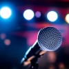 foto de microfono en escenario